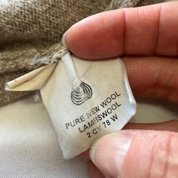 Fisherman Out of Ireland | 100% Pure Lambs Wool Argyle V-neck Sweater | Size: L - Picture 7 of 12